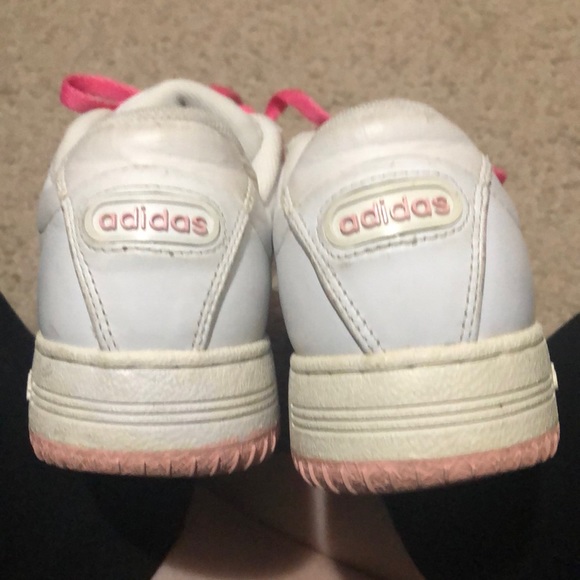Cute Adidas shoes - Picture 3 of 10